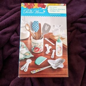 Pioneer woman 20 pc gadget set